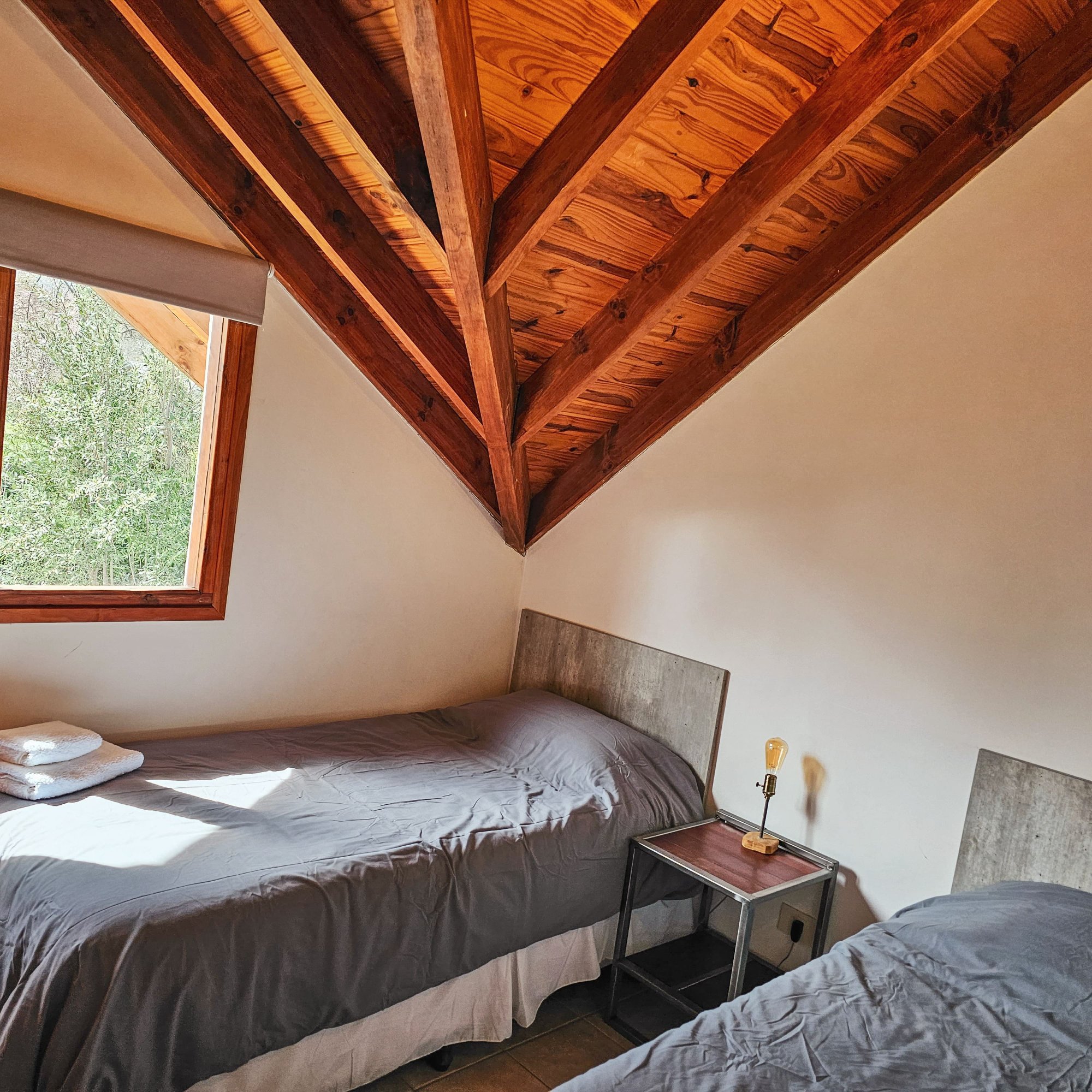 Dormitorio con camas individuales — Casa Aicu